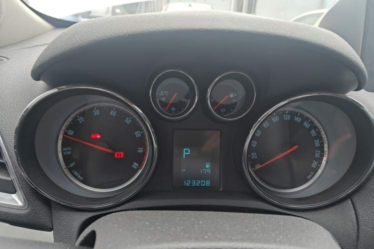 Used Buick Encore 2015 1.4T Automatic Two-Wheel Drive Urban Elite Version Instrument Cluster