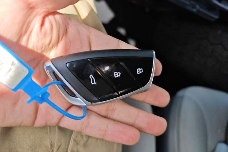 Used SAIC MAXUS Dana V1 2024 V1 Short Wheelbase Low-Roof Multi-Function Version (51 kWh)
