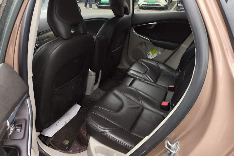 Used Volvo V40 2013 2.0T Zhiya Edition