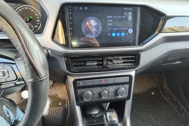 Used Volkswagen T-Cross 2020 280TSI DSG Comfort Edition Audio And AC Panel