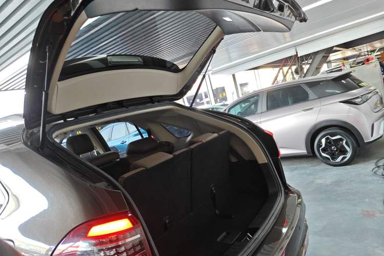 Used BYD S7 2017 2.0T Automatic Prestige Edition Trunk