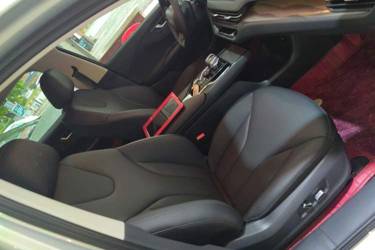 Used Hongqi E-QM5 2022 431 km Charge & Enjoy Edition