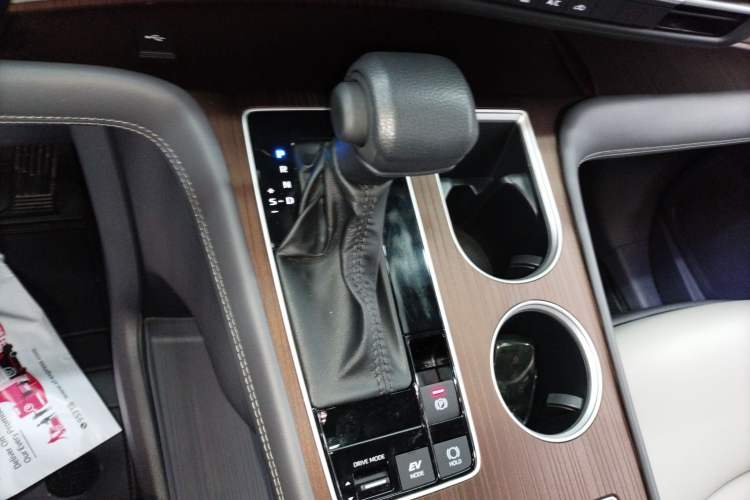 Used Toyota SIENNA 2024 2.5L Hybrid Comfort Edition Gear Lever