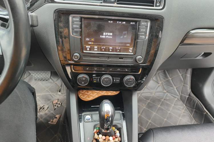 Used Volkswagen Sagitar 2017 230TSI Automatic Luxury Edition
