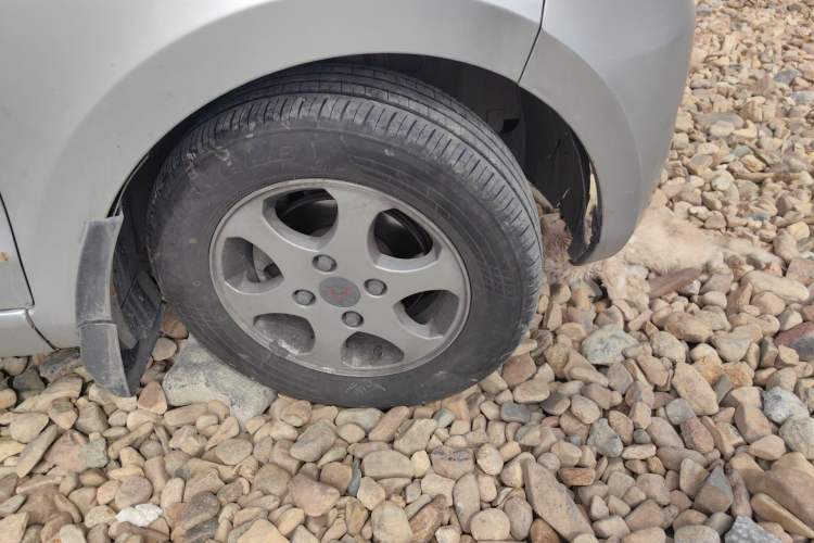 Used Wuling Hongguang 2010 1.2L Standard Version China IV Right Front Wheel Hub