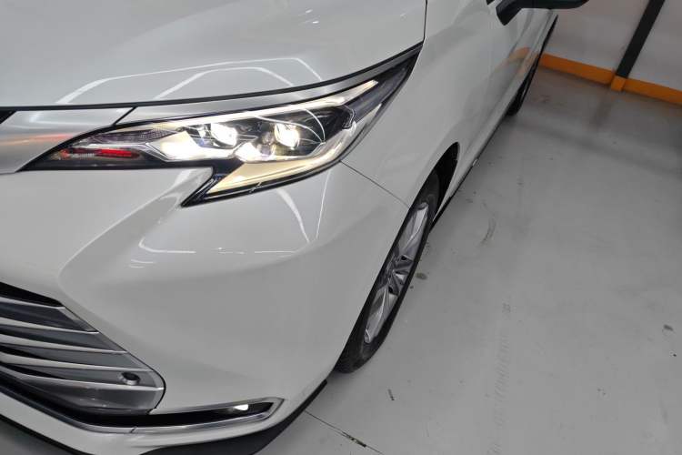 Used Toyota SIENNA 2021 2.5L Hybrid Platinum Edition Left Front Headlight