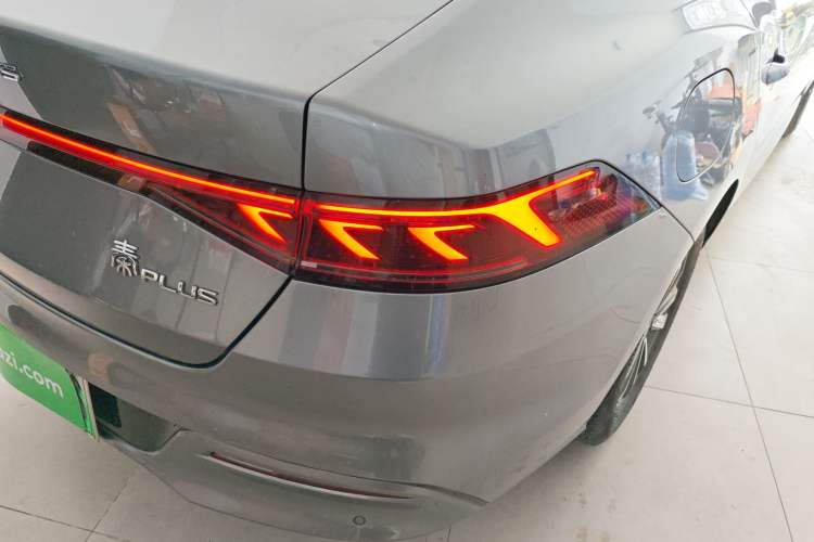 Used BYD Qin PLUS 2024 HONOR Edition DM-i 55KM Leading Model
