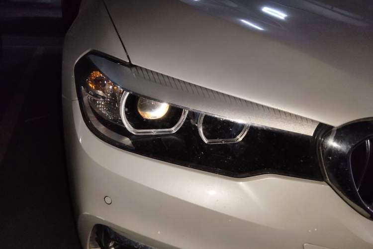 Used BMW 5 Series 2018 Revised Version 530Li Leading Edition Luxury Package Right Front Headlight