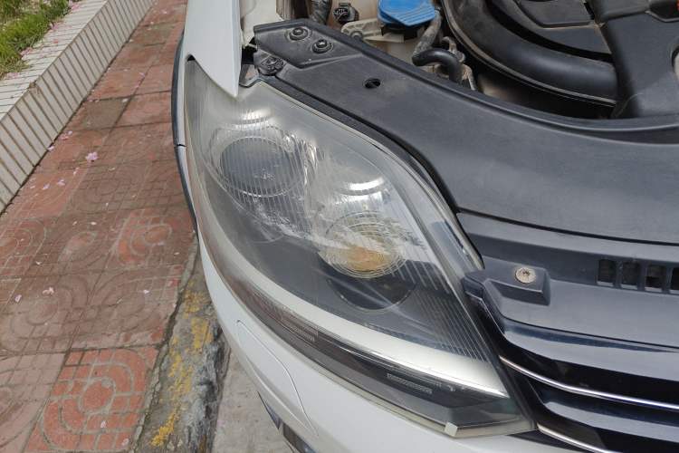 Used Volkswagen Golf 2011 1.4TSI Cross Golf Right Front Headlight