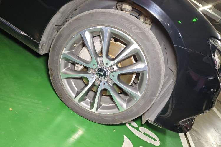 Used Mercedes-Benz E-Class 2018 Facelift E 300 L Luxury Edition Right Front Wheel Hub