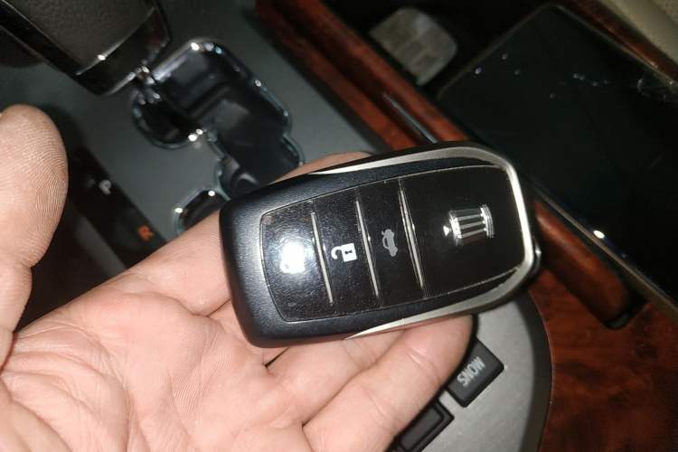 Used Toyota Crown 2012 2.5L Royal Leather Edition Vehicle Key