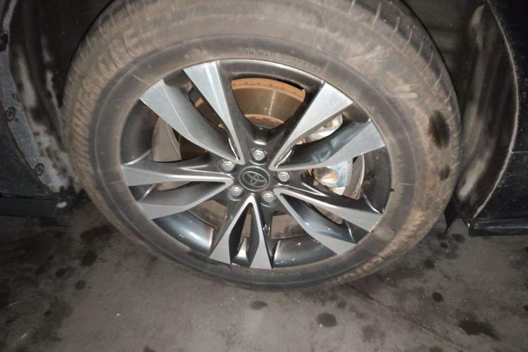 Used Toyota Granvia 2024 2.5L Hybrid Prestige PLUS Four-Wheel Drive Version Right Front Wheel Hub