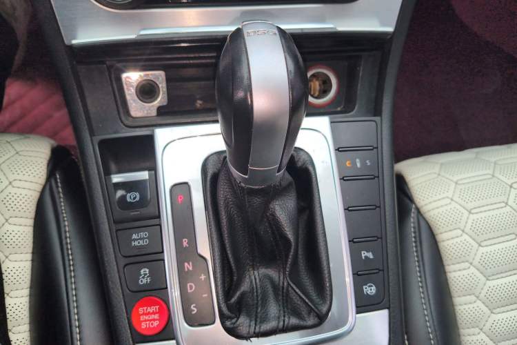 Used Volkswagen FAW-Volkswagen CC 2012 3.0 FSI V6 Gear Lever
