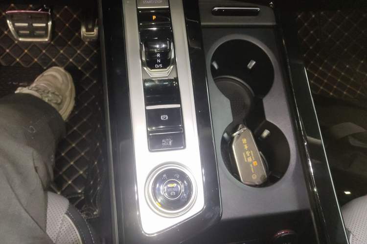 Used Volkswagen Tavendor 2024 380TSI All-Wheel Drive R-Line Cruise Edition Gear Lever