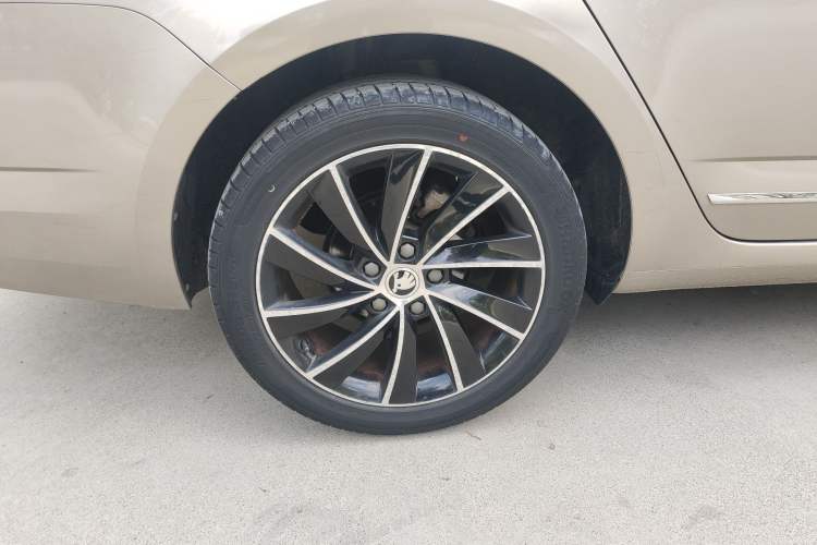 Used Skoda Octavia 2018 TSI280 DSG Flagship Edition Right Rear Wheel Hub