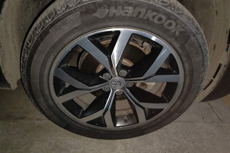 Used Volkswagen Teramont 2020 330TSI Two-Wheel-Drive Luxury Edition China VI Standard Right Front Wheel Hub