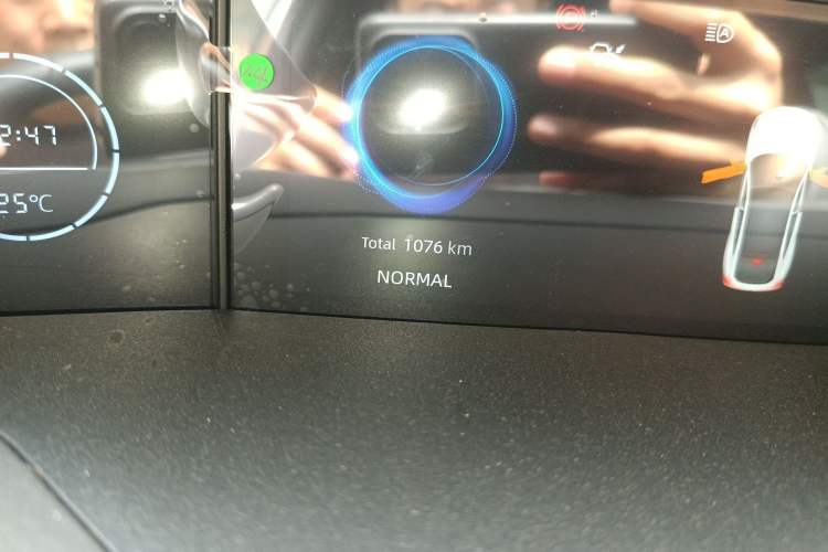 Used CHANGAN UNI-V 2025 1.5T 500Bar High-Energy Version Odometer Close Up