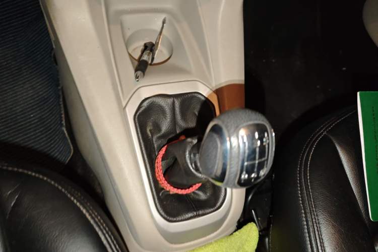 Used Citroen Elysee 2014 1.6L Manual Fashion Edition Gear Lever