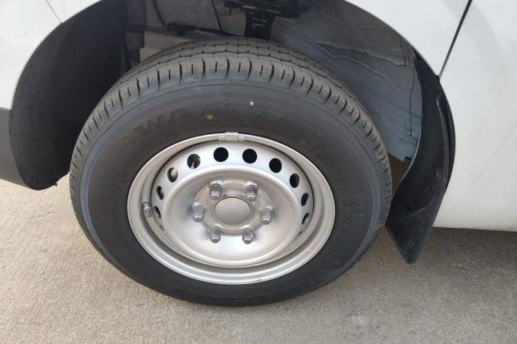 Used SAIC MAXUS Dana V1 2025 V1+ Long Wheelbase Low-Roof Multi-Function Version (62 kWh)