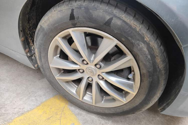 Used Infiniti Q50 2014 2.0T Comfort Edition