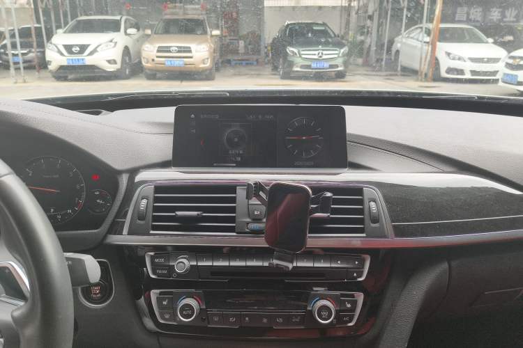 Used BMW 3 Series GT 2019 330i xDrive M Sport Night Edition Audio And AC Panel