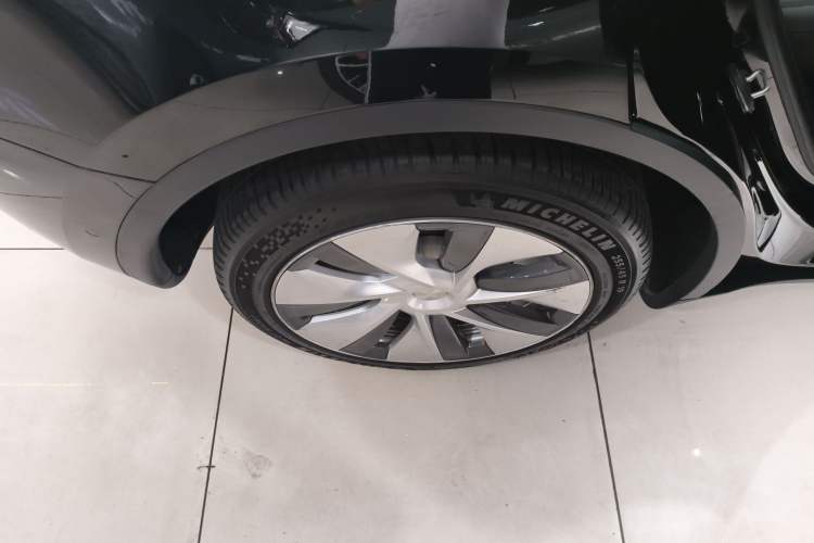 Used Tesla Model Y 2023 Long-Range All-Wheel-Drive Version