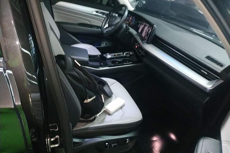 Used Volkswagen Tavendor 2023 380TSI Four-Wheel Drive R-Line Cruise Edition Right Front Seat