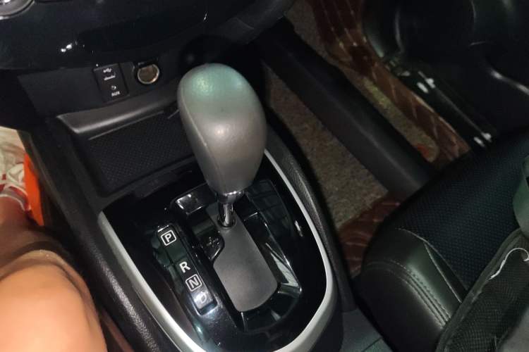 Used Nissan Qashqai 2016 2.0L CVT Elite Edition Gear Lever