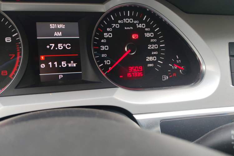 Used Audi A6L 2011 2.0 TFSI Automatic Standard Edition Odometer Close Up