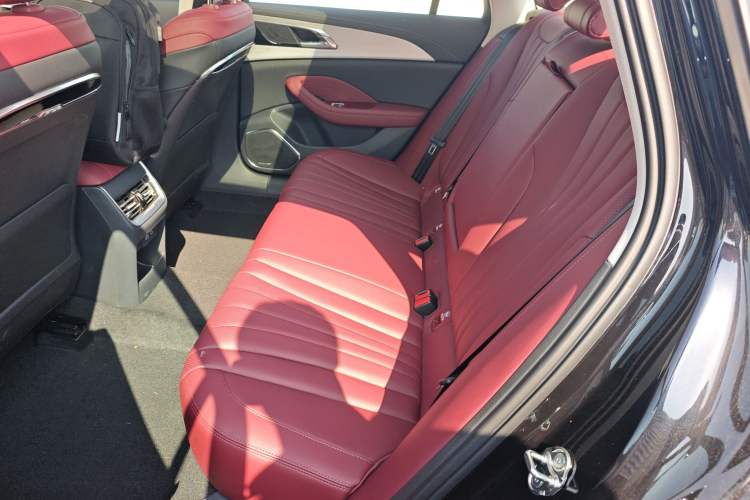 Used Hongqi H5 2025 1.5T DCT Qiyun 500 000th Unit Commemorative Edition Left Rear Seat