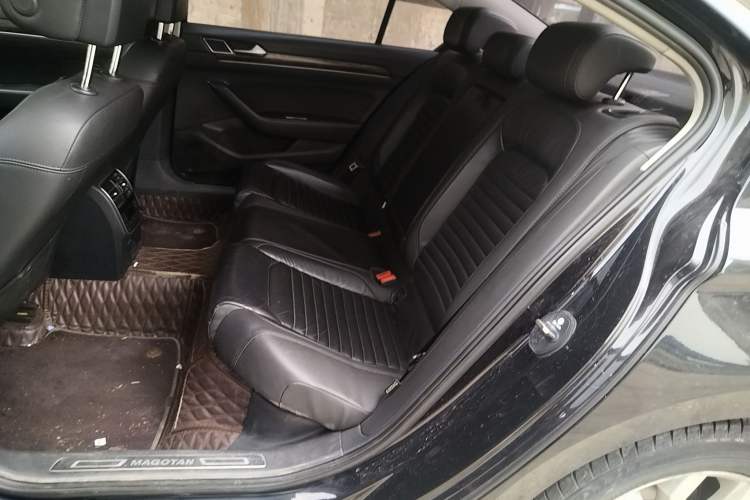 Used Volkswagen Magotan 2019 330TSI DSG Luxury Version China VI Standard Left Rear Seat