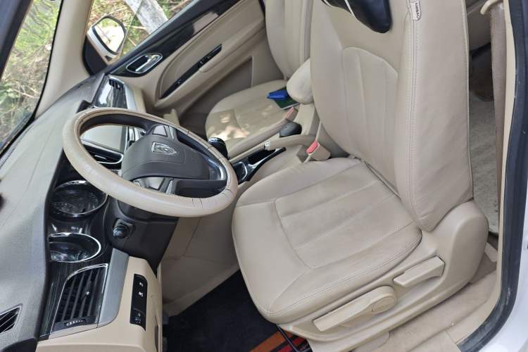 Used Baojun 730 2016 1.5T Manual Comfort Version 7 Seats