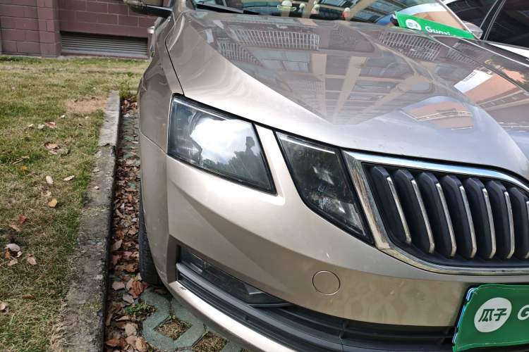 Used Skoda Octavia 2018 TSI230 DSG Comfort Edition Right Front Headlight