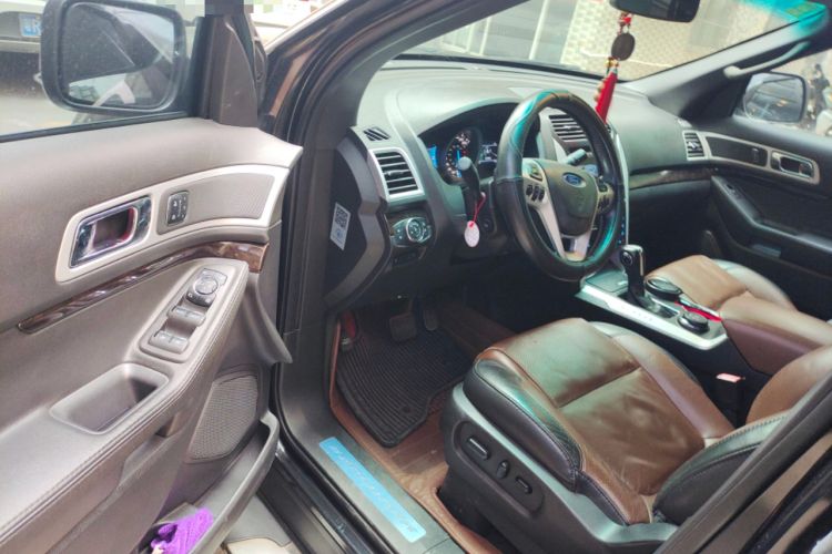 Used Ford Explorer 2013 3.5L Deluxe Model
