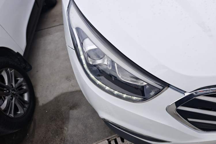 Used Hyundai ix35 2015 2.0L Automatic 2WD Smart Version China V Standard Right Front Headlight