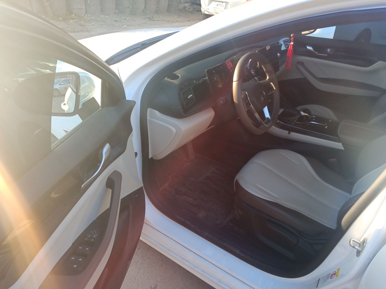 BYD Qin PLUS 2024 HONOR Edition DM-i 55KM Leading Model — снимка 16
