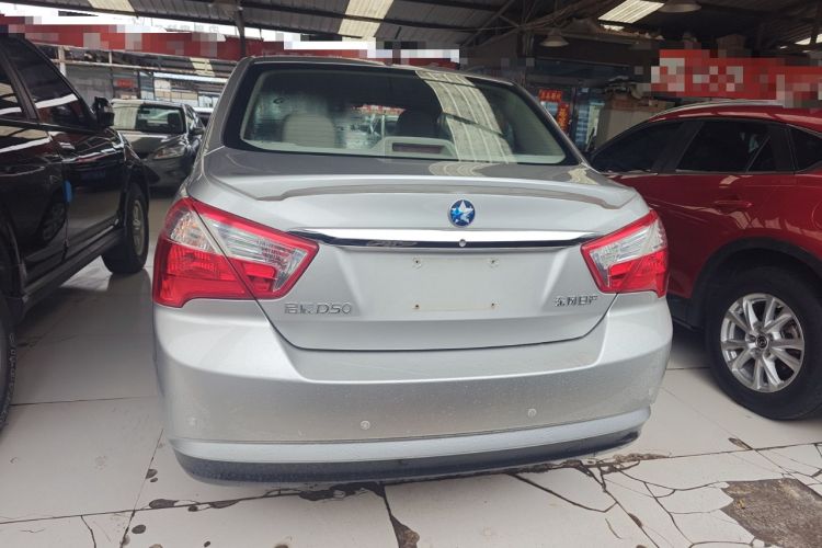 Used Venucia D50 2015 1.6L Manual Luxury Edition
