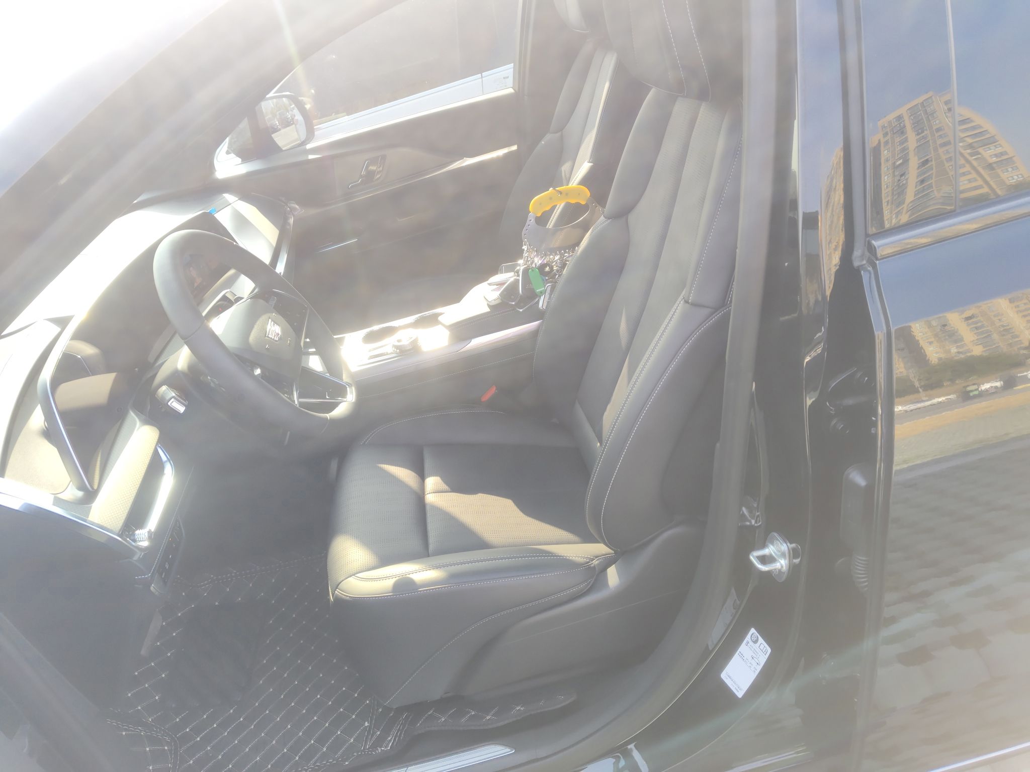 المقاعد الأمامية داخل السيارة