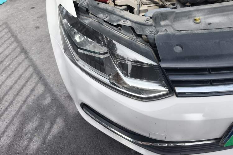 Used Volkswagen Polo 2016 1.6L Automatic Comfort Model Right Front Headlight