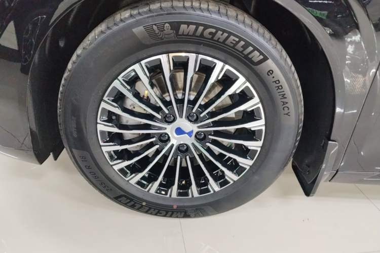 Used Denza D9 2024 DM-i 980 Four-Wheel Drive Prestige Model
