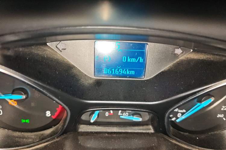 Used Ford Focus 2017 Sedan 1.6L Automatic Fashion Edition Smart Drive Version Odometer Close Up