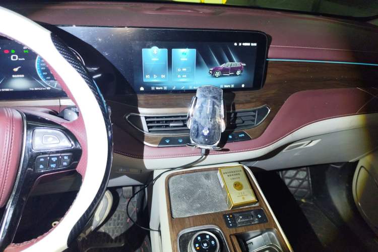 Used Ford Equator 2021 EcoBoost 225 Premier 6-Seater Audio And AC Panel