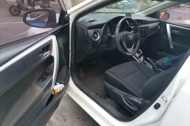 Used Toyota Corolla 2017 Revised Dual-Engine 1.8L E-CVT Leading Edition Driver Seat