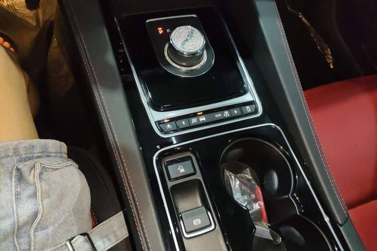 Used Jaguar F-PACE 2016 2.0T Two-Wheel-Drive R-Sport Sport Edition
