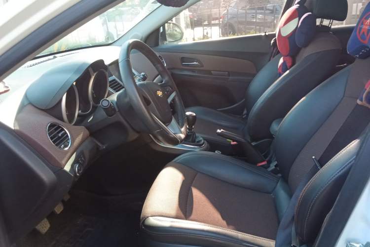 Used Chevrolet Cruze 2013 Hatchback 1.6L Manual Luxury Model Left Front Seat