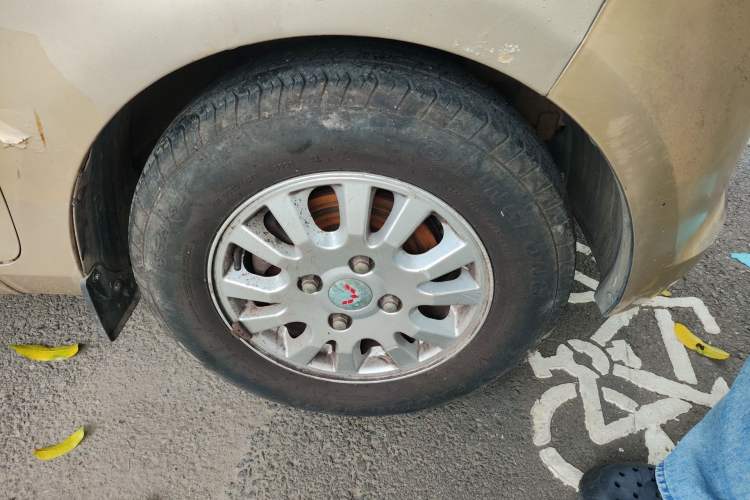 Used Wuling Rongguang V 2016 1.5L Standard Version Right Front Wheel Hub