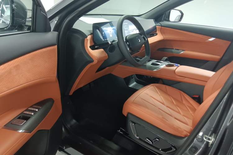 Used CHANGAN CS75 PLUS 2025 4th Generation 1.5T New Blue Whale Smart Luxury Edition