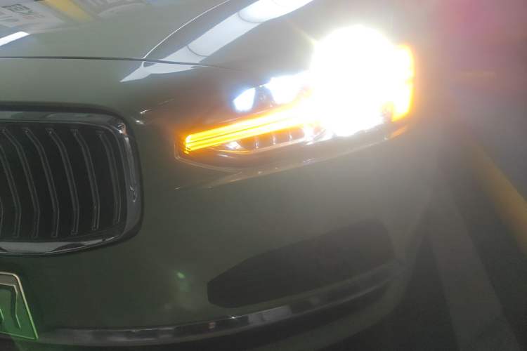 Used Volvo S90 New Energy 2022 T8 eDrive Hybrid Luxury Edition
