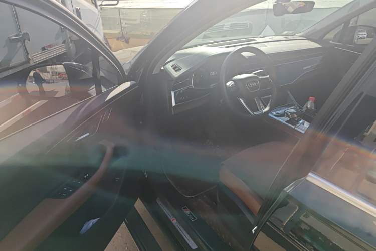 Used Audi Q7 2023 55 TFSI quattro S line Sport Edition Driver Seat