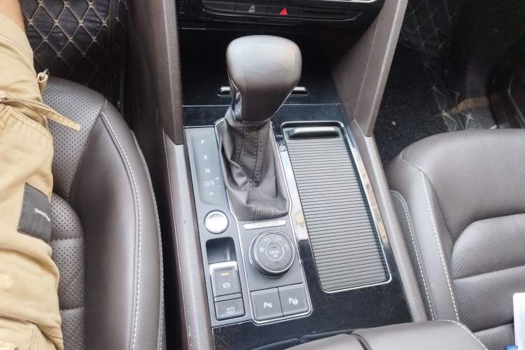 Used Volkswagen Teramont 2017 380TSI Four-Wheel Drive Luxury Edition Gear Lever